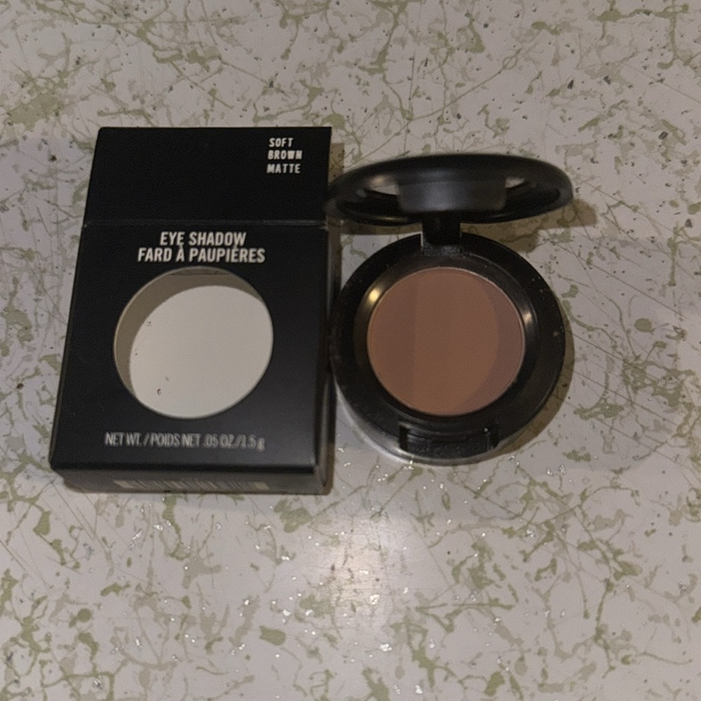 MAC eye shadow - Picture 3 of 4